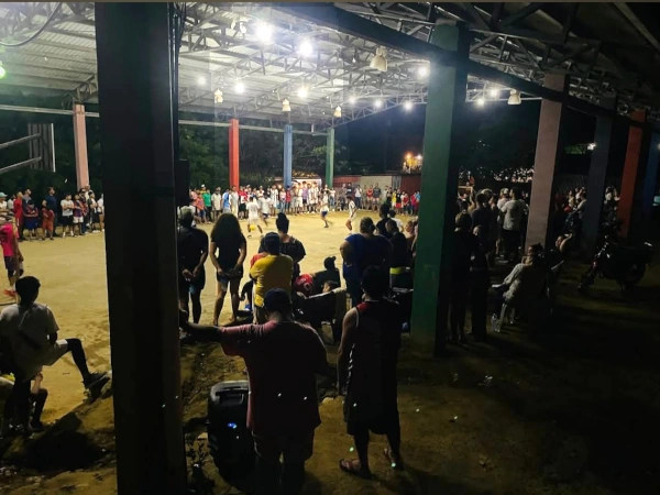 202508 Futbol Cancha El Transito Crowded